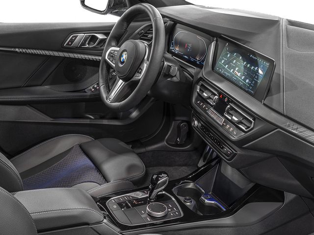 BMW Serie 1 118i color Gris. Año 2024. 103KW(140CV). Gasolina. En concesionario Caetano Cuzco, Alcalá de Madrid