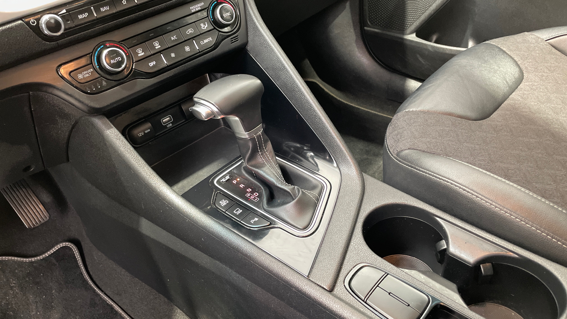 Kia Niro 1.6 GDi PHEV Híbrido - 18