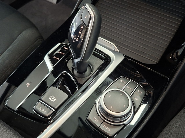 BMW X3 sDrive18d color Gris. Año 2021. 110KW(150CV). Diésel. En concesionario Automoviles Bertolin S.L. de Valencia