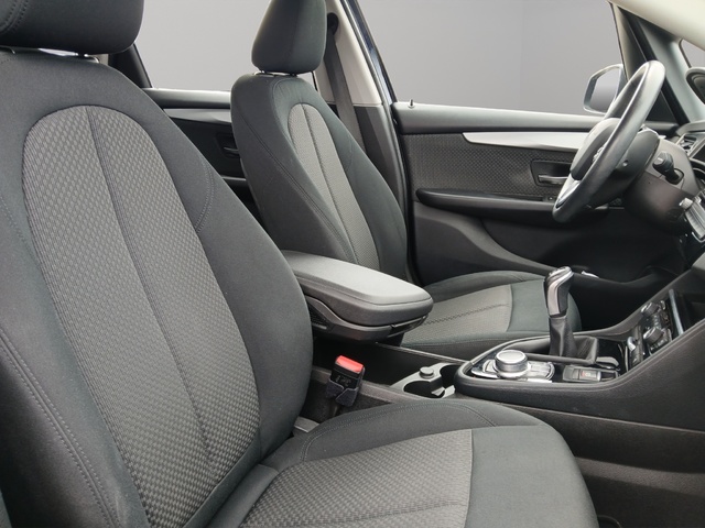 BMW Serie 2 216d Active Tourer color Azul. Año 2019. 85KW(116CV). Diésel. En concesionario GANDIA Automoviles Fersan, S.A. de Valencia
