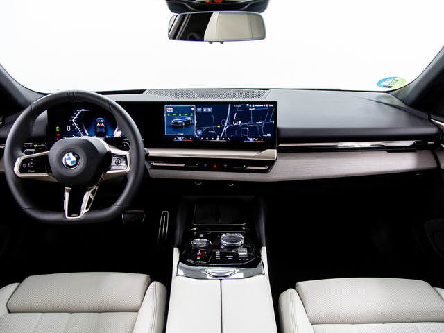 BMW Serie 5 520d Touring color Gris. Año 2024. 145KW(197CV). Diésel. En concesionario Móvil Begar Alicante de Alicante
