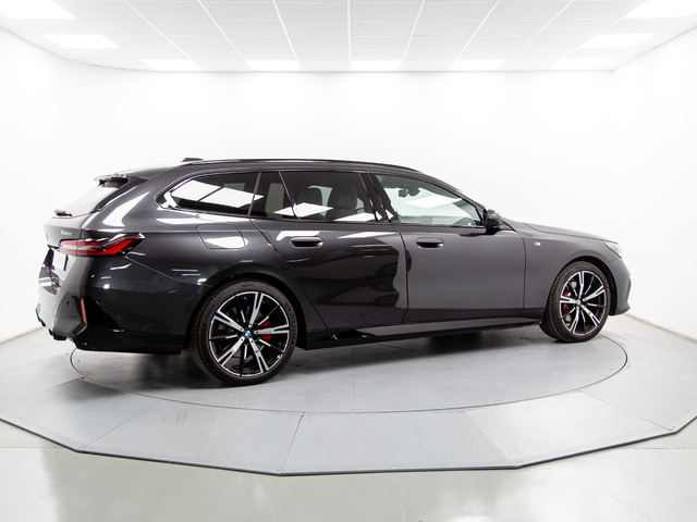 BMW Serie 5 520d Touring color Gris. Año 2024. 145KW(197CV). Diésel. En concesionario Móvil Begar Alicante de Alicante