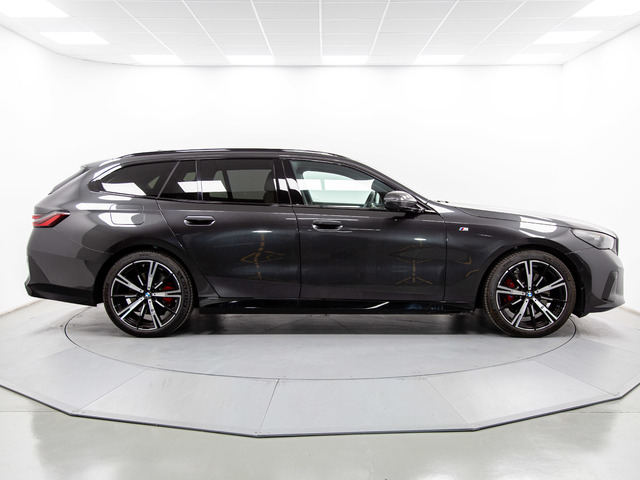 BMW Serie 5 520d Touring color Gris. Año 2024. 145KW(197CV). Diésel. En concesionario Móvil Begar Alicante de Alicante