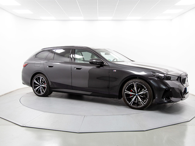 BMW Serie 5 520d Touring color Gris. Año 2024. 145KW(197CV). Diésel. En concesionario Móvil Begar Alicante de Alicante