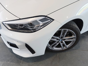 BMW Serie 1 118i color Blanco. Año 2021. 103KW(140CV). Gasolina. En concesionario Autogal de Ourense