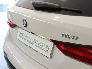 BMW Serie 1 118i color Blanco. Año 2021. 103KW(140CV). Gasolina. En concesionario Autogal de Ourense
