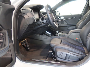 BMW Serie 1 118i color Blanco. Año 2021. 103KW(140CV). Gasolina. En concesionario Autogal de Ourense