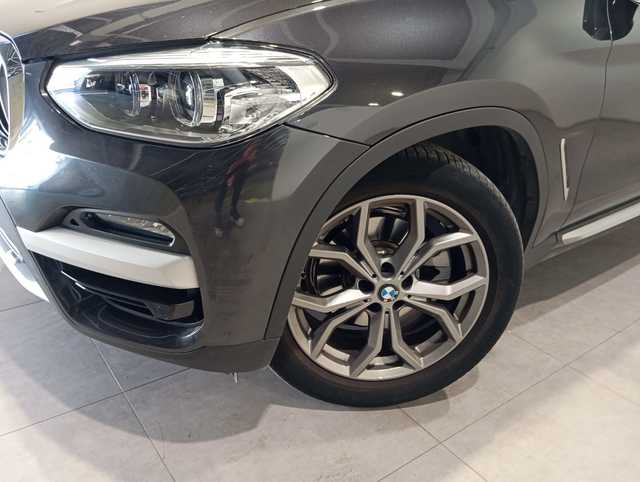 BMW X3 xDrive20d color Gris. Año 2021. 140KW(190CV). Diésel. En concesionario Motor Munich - Terrassa - VO de Barcelona