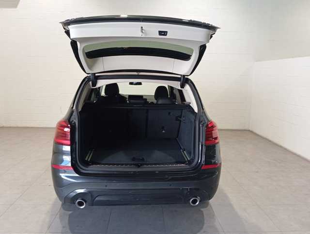 BMW X3 xDrive20d color Gris. Año 2021. 140KW(190CV). Diésel. En concesionario Motor Munich - Terrassa - VO de Barcelona