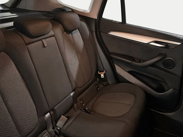 BMW X1 sDrive18d color Negro. Año 2021. 110KW(150CV). Diésel. En concesionario San Pablo Motor | Su Eminencia de Sevilla