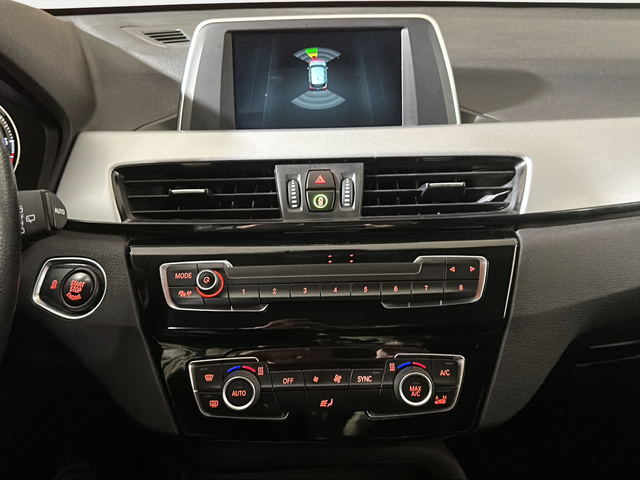 BMW X1 sDrive18d color Negro. Año 2021. 110KW(150CV). Diésel. En concesionario San Pablo Motor | Su Eminencia de Sevilla