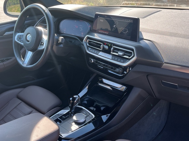 BMW X3 xDrive20d color Negro. Año 2024. 140KW(190CV). Diésel. En concesionario Celtamotor Caldas Reis de Pontevedra