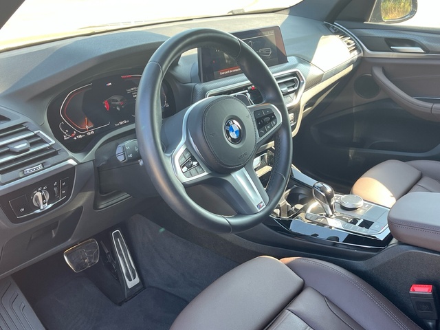 BMW X3 xDrive20d color Negro. Año 2024. 140KW(190CV). Diésel. En concesionario Celtamotor Caldas Reis de Pontevedra