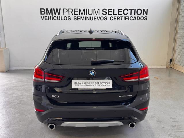 BMW X1 sDrive18d color Negro. Año 2021. 110KW(150CV). Diésel. En concesionario Lurauto Gipuzkoa de Guipuzcoa
