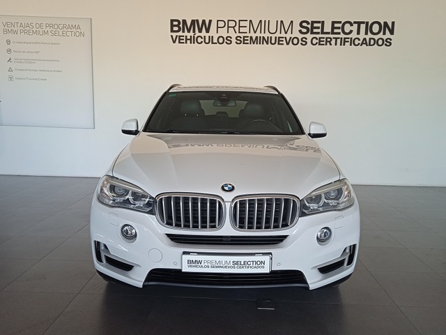 BMW X5 xDrive40d color Blanco. Año 2019. 230KW(313CV). Diésel. En concesionario ALBAMOCION CIUDAD REAL  de Ciudad Real