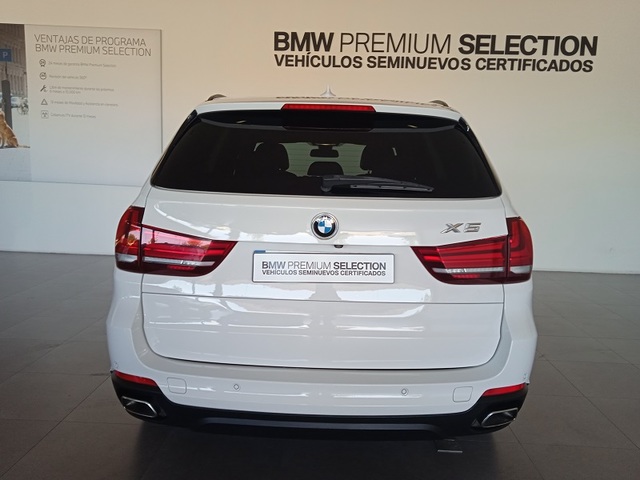 BMW X5 xDrive40d color Blanco. Año 2019. 230KW(313CV). Diésel. En concesionario ALBAMOCION CIUDAD REAL  de Ciudad Real