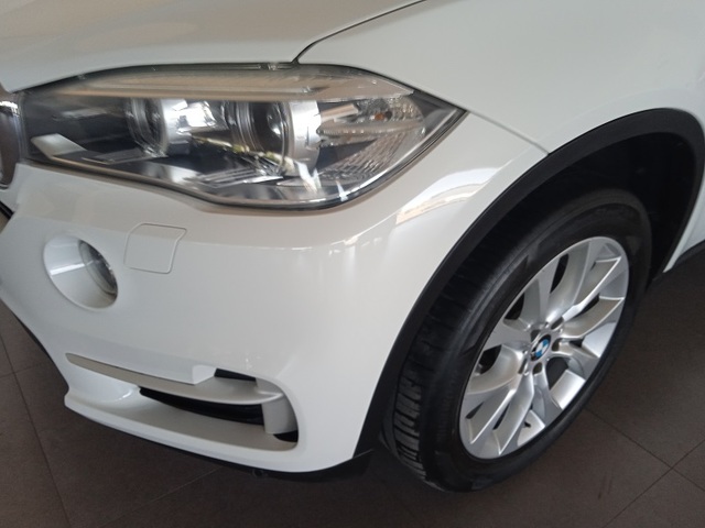 BMW X5 xDrive40d color Blanco. Año 2019. 230KW(313CV). Diésel. En concesionario ALBAMOCION CIUDAD REAL  de Ciudad Real