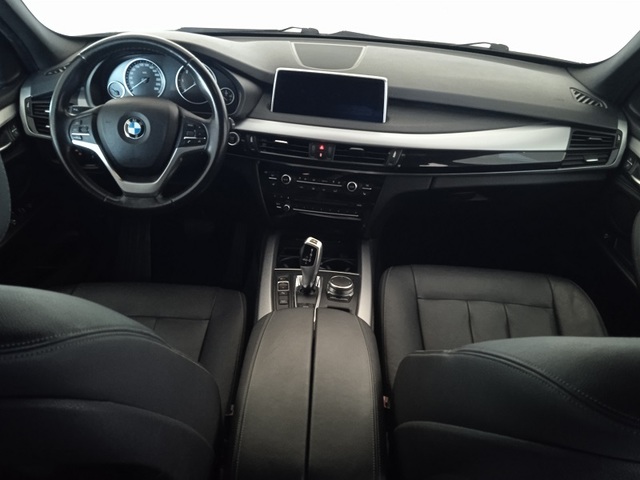 BMW X5 xDrive40d color Blanco. Año 2019. 230KW(313CV). Diésel. En concesionario ALBAMOCION CIUDAD REAL  de Ciudad Real