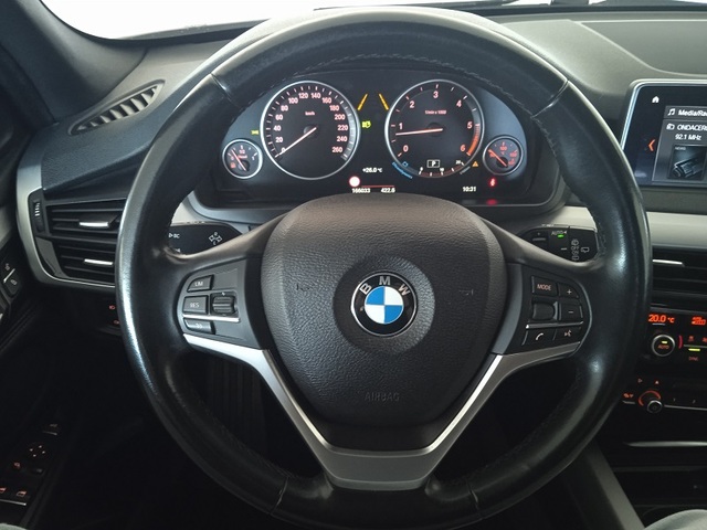 BMW X5 xDrive40d color Blanco. Año 2019. 230KW(313CV). Diésel. En concesionario ALBAMOCION CIUDAD REAL  de Ciudad Real