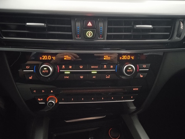 BMW X5 xDrive40d color Blanco. Año 2019. 230KW(313CV). Diésel. En concesionario ALBAMOCION CIUDAD REAL  de Ciudad Real