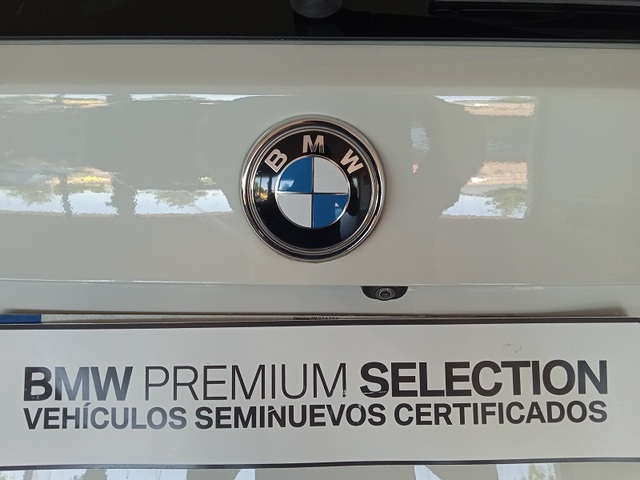 BMW X5 xDrive40d color Blanco. Año 2019. 230KW(313CV). Diésel. En concesionario ALBAMOCION CIUDAD REAL  de Ciudad Real