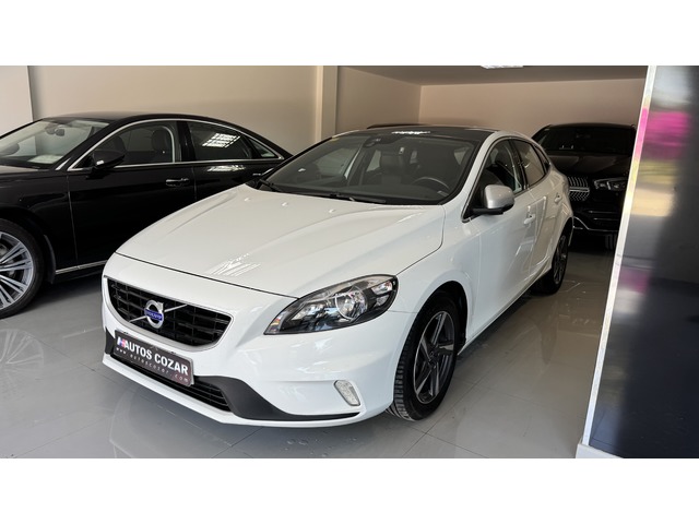 Volvo V40 D2 R-Design Momentum Auto 88 kW (120 CV)