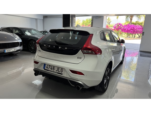 Volvo V40 D2 R-Design Momentum Auto 88 kW (120 CV)