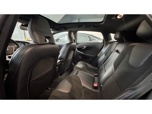 Volvo V40 D2 R-Design Momentum Auto 88 kW (120 CV)