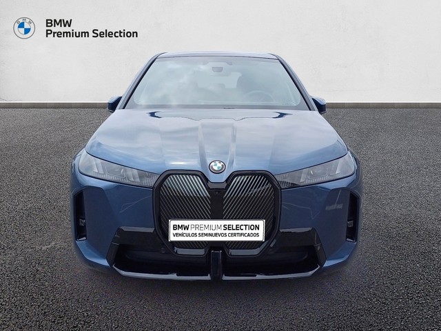 BMW iX xDrive45 color Azul. Año 2025. 300KW(408CV). Eléctrico. En concesionario Marmotor de Las Palmas