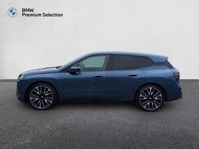 BMW iX xDrive45 color Azul. Año 2025. 300KW(408CV). Eléctrico. En concesionario Marmotor de Las Palmas