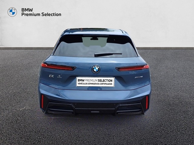 BMW iX xDrive45 color Azul. Año 2025. 300KW(408CV). Eléctrico. En concesionario Marmotor de Las Palmas