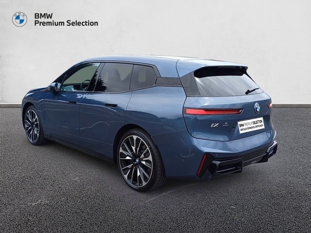 BMW iX xDrive45 color Azul. Año 2025. 300KW(408CV). Eléctrico. En concesionario Marmotor de Las Palmas