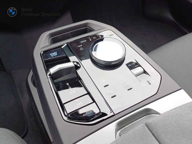 BMW iX xDrive45 color Azul. Año 2025. 300KW(408CV). Eléctrico. En concesionario Marmotor de Las Palmas