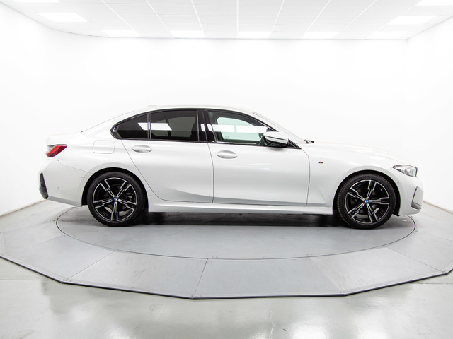BMW Serie 3 320d color Blanco. Año 2024. 140KW(190CV). Diésel. En concesionario Móvil Begar Alicante de Alicante