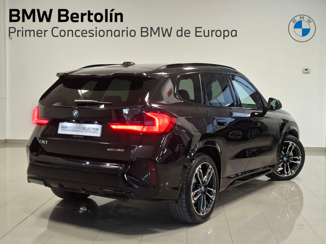 BMW iX1 eDrive20 color Negro. Año 2025. 150KW(204CV). Eléctrico. En concesionario Automoviles Bertolin, S.L. de Valencia