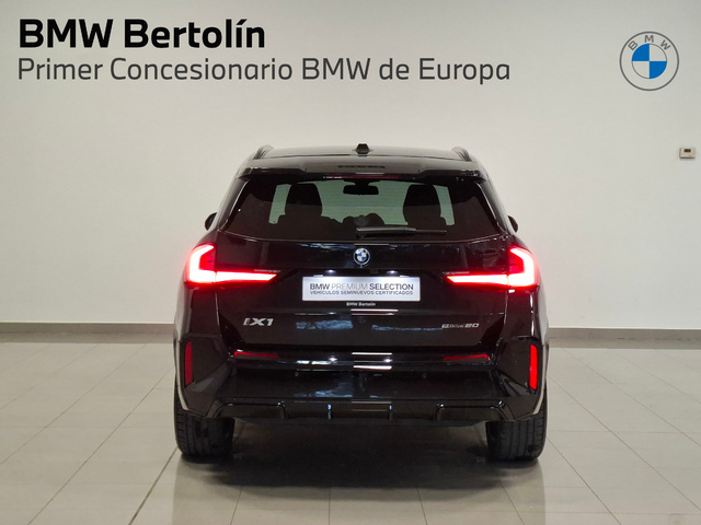 BMW iX1 eDrive20 color Negro. Año 2025. 150KW(204CV). Eléctrico. En concesionario Automoviles Bertolin, S.L. de Valencia