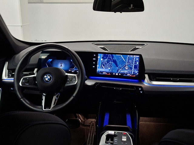 BMW iX1 eDrive20 color Negro. Año 2025. 150KW(204CV). Eléctrico. En concesionario Automoviles Bertolin, S.L. de Valencia