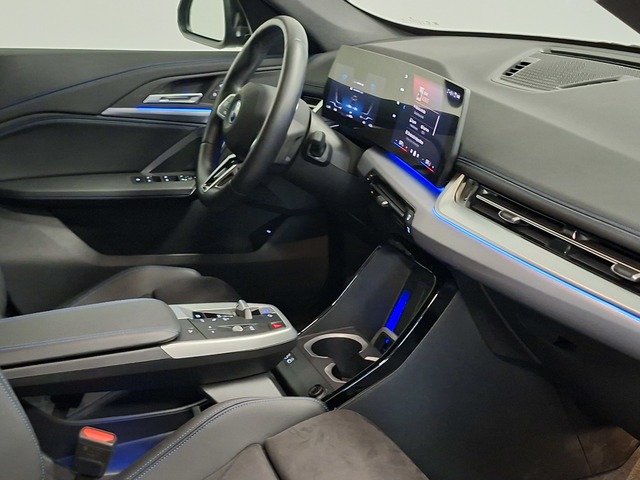 BMW iX1 eDrive20 color Negro. Año 2025. 150KW(204CV). Eléctrico. En concesionario Automoviles Bertolin, S.L. de Valencia