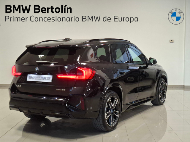 BMW iX1 eDrive20 color Negro. Año 2025. 150KW(204CV). Eléctrico. En concesionario Automoviles Bertolin, S.L. de Valencia