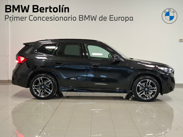 BMW iX1 eDrive20 color Negro. Año 2025. 150KW(204CV). Eléctrico. En concesionario Automoviles Bertolin, S.L. de Valencia