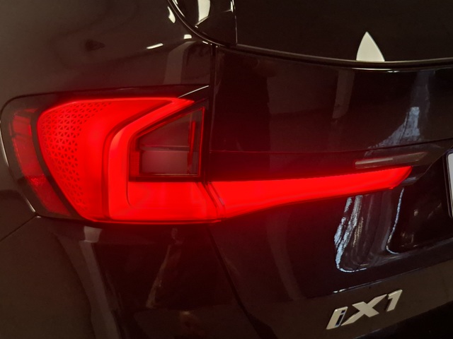 BMW iX1 eDrive20 color Negro. Año 2025. 150KW(204CV). Eléctrico. En concesionario Automoviles Bertolin, S.L. de Valencia