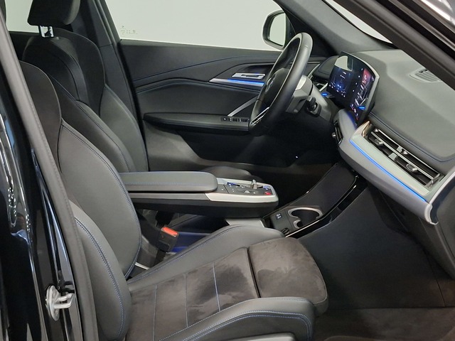 BMW iX1 eDrive20 color Negro. Año 2025. 150KW(204CV). Eléctrico. En concesionario Automoviles Bertolin, S.L. de Valencia