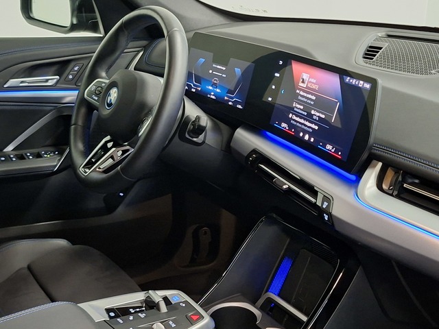 BMW iX1 eDrive20 color Negro. Año 2025. 150KW(204CV). Eléctrico. En concesionario Automoviles Bertolin, S.L. de Valencia