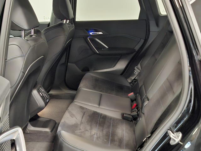 BMW iX1 eDrive20 color Negro. Año 2025. 150KW(204CV). Eléctrico. En concesionario Automoviles Bertolin, S.L. de Valencia