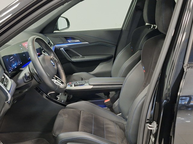 BMW iX1 eDrive20 color Negro. Año 2025. 150KW(204CV). Eléctrico. En concesionario Automoviles Bertolin, S.L. de Valencia