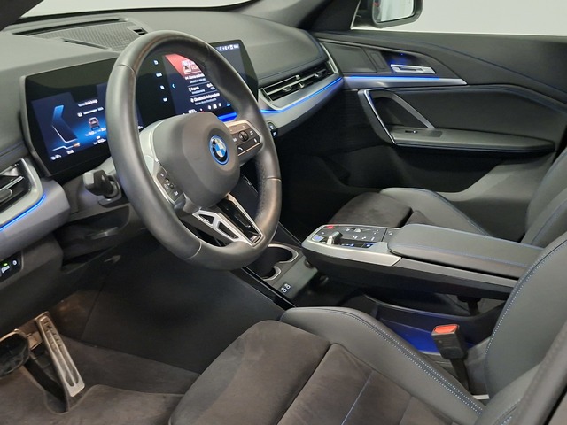 BMW iX1 eDrive20 color Negro. Año 2025. 150KW(204CV). Eléctrico. En concesionario Automoviles Bertolin, S.L. de Valencia