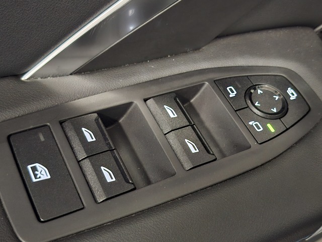 BMW iX1 eDrive20 color Negro. Año 2025. 150KW(204CV). Eléctrico. En concesionario Automoviles Bertolin, S.L. de Valencia