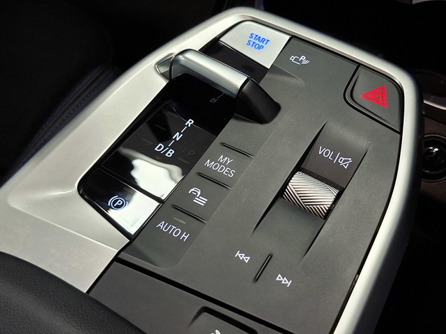 BMW iX1 eDrive20 color Negro. Año 2025. 150KW(204CV). Eléctrico. En concesionario Automoviles Bertolin, S.L. de Valencia