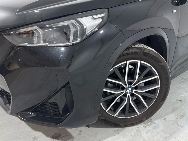 BMW X1 sDrive18d color Negro. Año 2023. 110KW(150CV). Diésel. En concesionario Auto Premier, S.A. - MADRID de Madrid