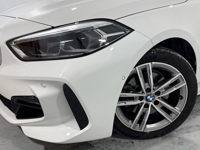 BMW Serie 1 118d color Blanco. Año 2021. 110KW(150CV). Diésel. En concesionario Auto Premier, S.A. - MADRID de Madrid